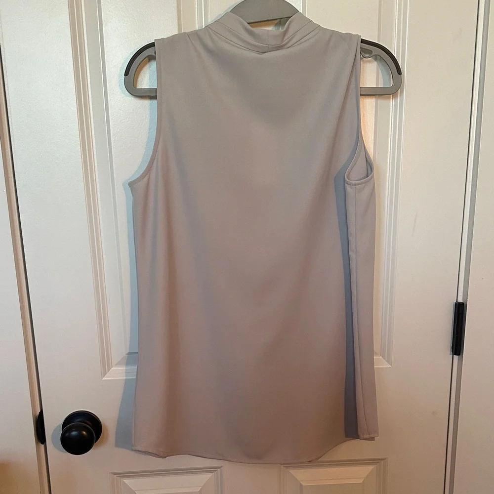 NWT Calvin Klein Women's Light Gray Sleeveless Blouse - Picture 4 of 4